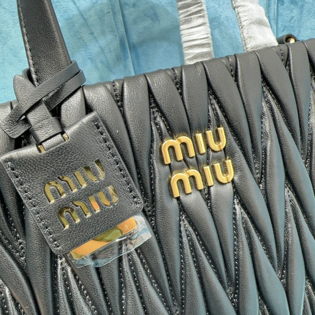 Miumiu Handtasche Größe: 24*20*8cm