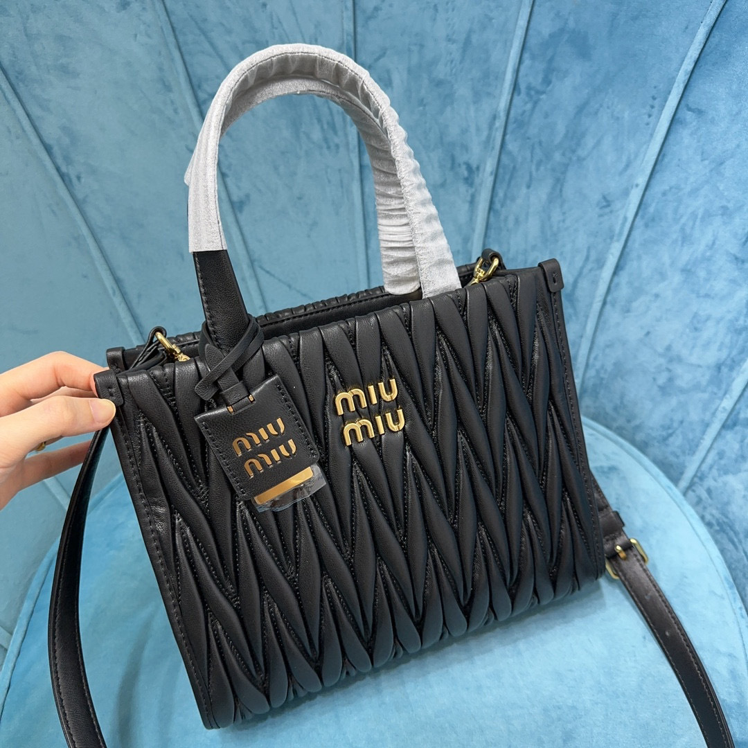 Miumiu Handtasche Größe: 24*20*8cm