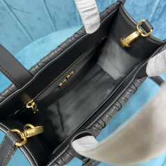 Miumiu Handtasche Größe: 24*20*8cm