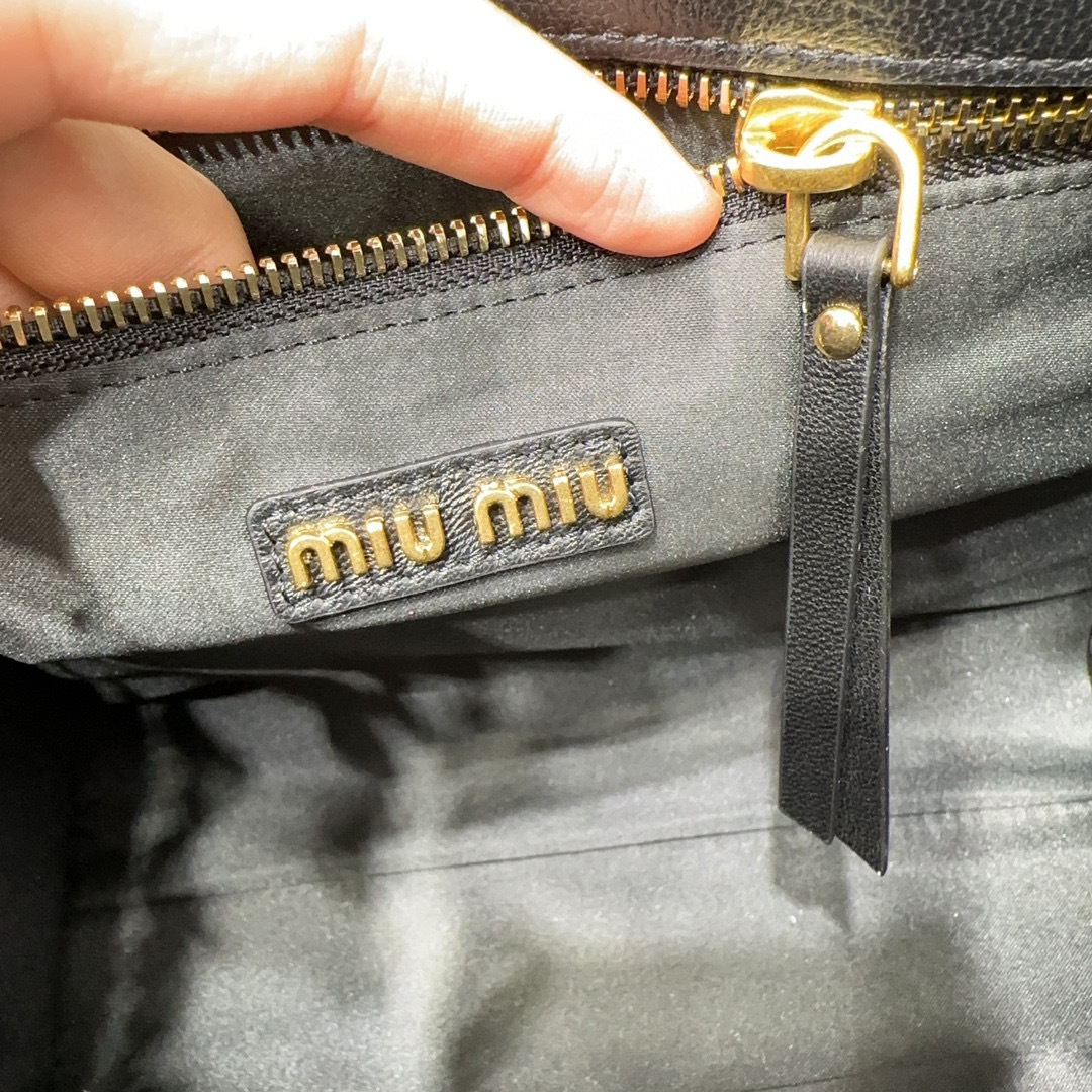 Miumiu Handtasche Größe: 24*20*8cm