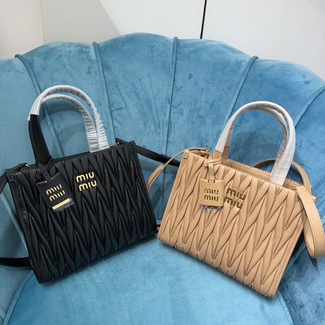 Miumiu Handtasche Größe: 24*20*8cm