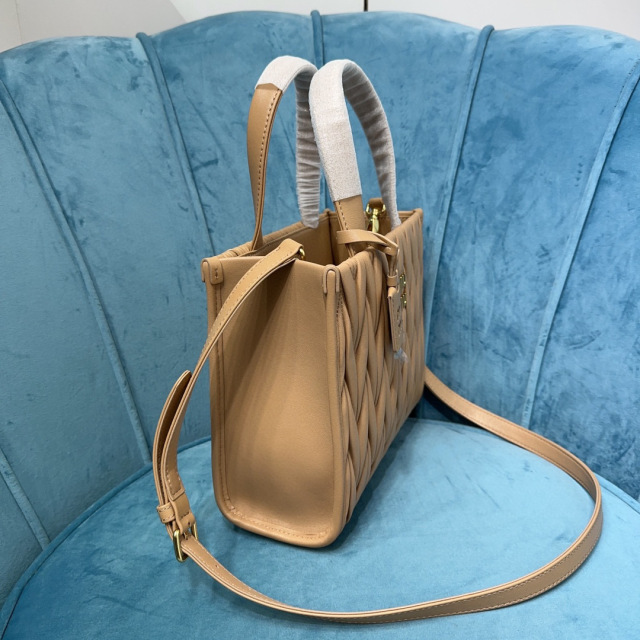 Borsa a mano Miumiu Dimensioni: 24*20*8cm