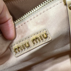 Borsa a mano Miumiu Dimensioni: 24*20*8cm