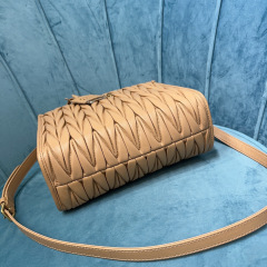 Borsa a mano Miumiu Dimensioni: 24*20*8cm