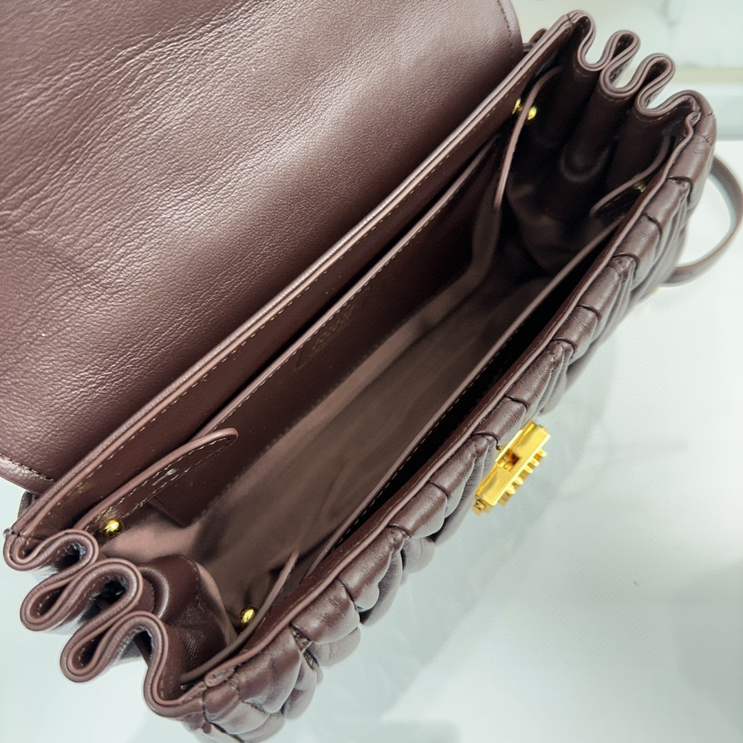 Borsa a tracolla singola Miumiu Dimensioni: 24*13*9cm