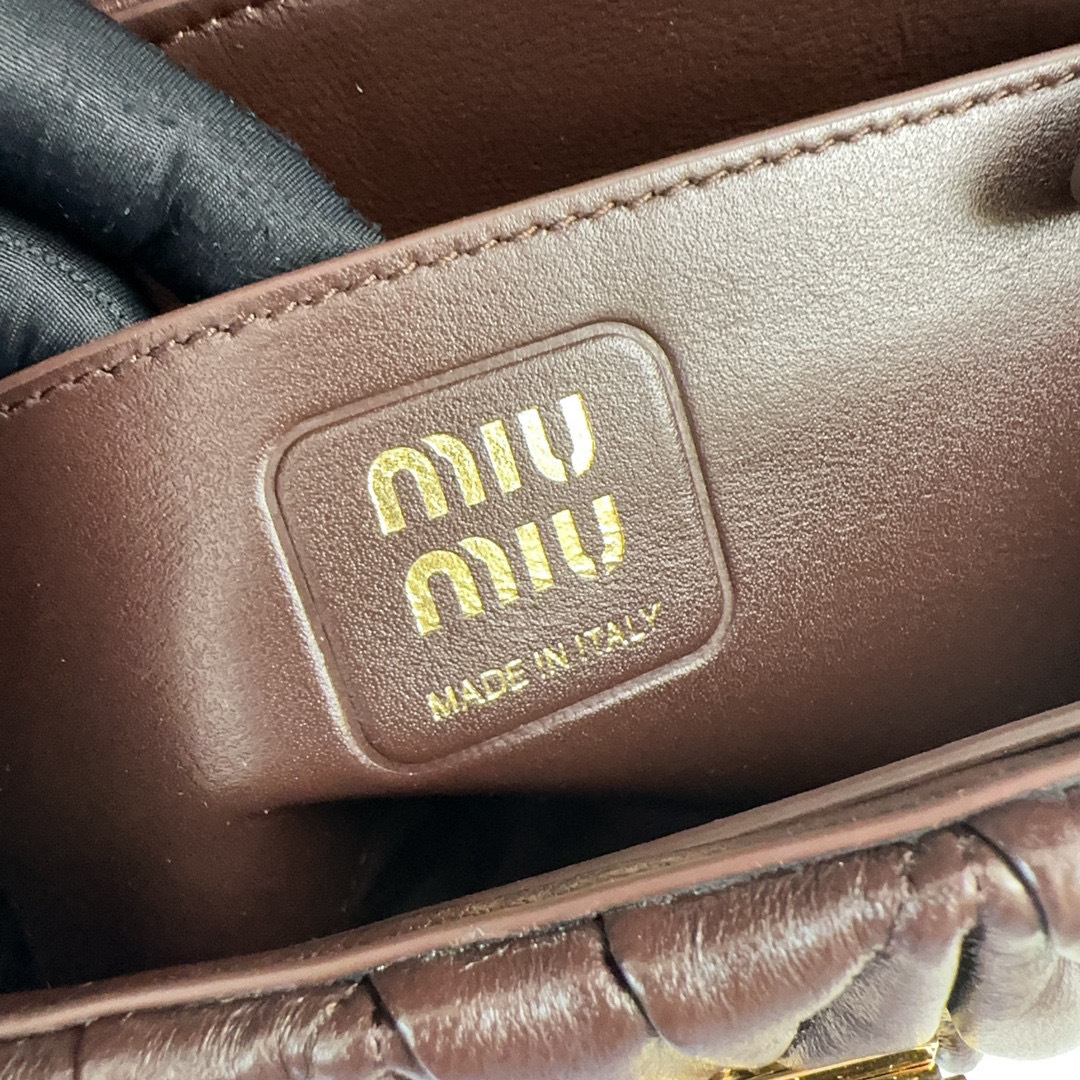 Borsa a tracolla singola Miumiu Dimensioni: 24*13*9cm