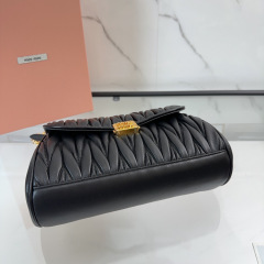 Borsa a tracolla singola Miumiu Dimensioni: 24*13*9cm