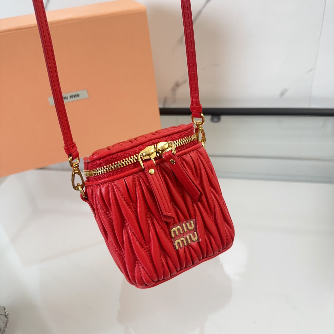 Borsa cosmetica Miumiu Dimensioni: 10,5*9,5*7 cm