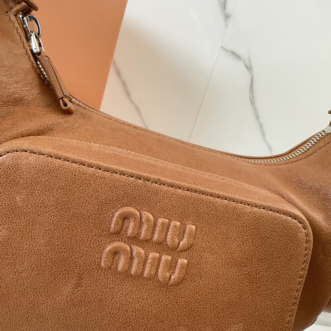 Borsa a mano Miumiu Dimensioni: 21*12*6cm