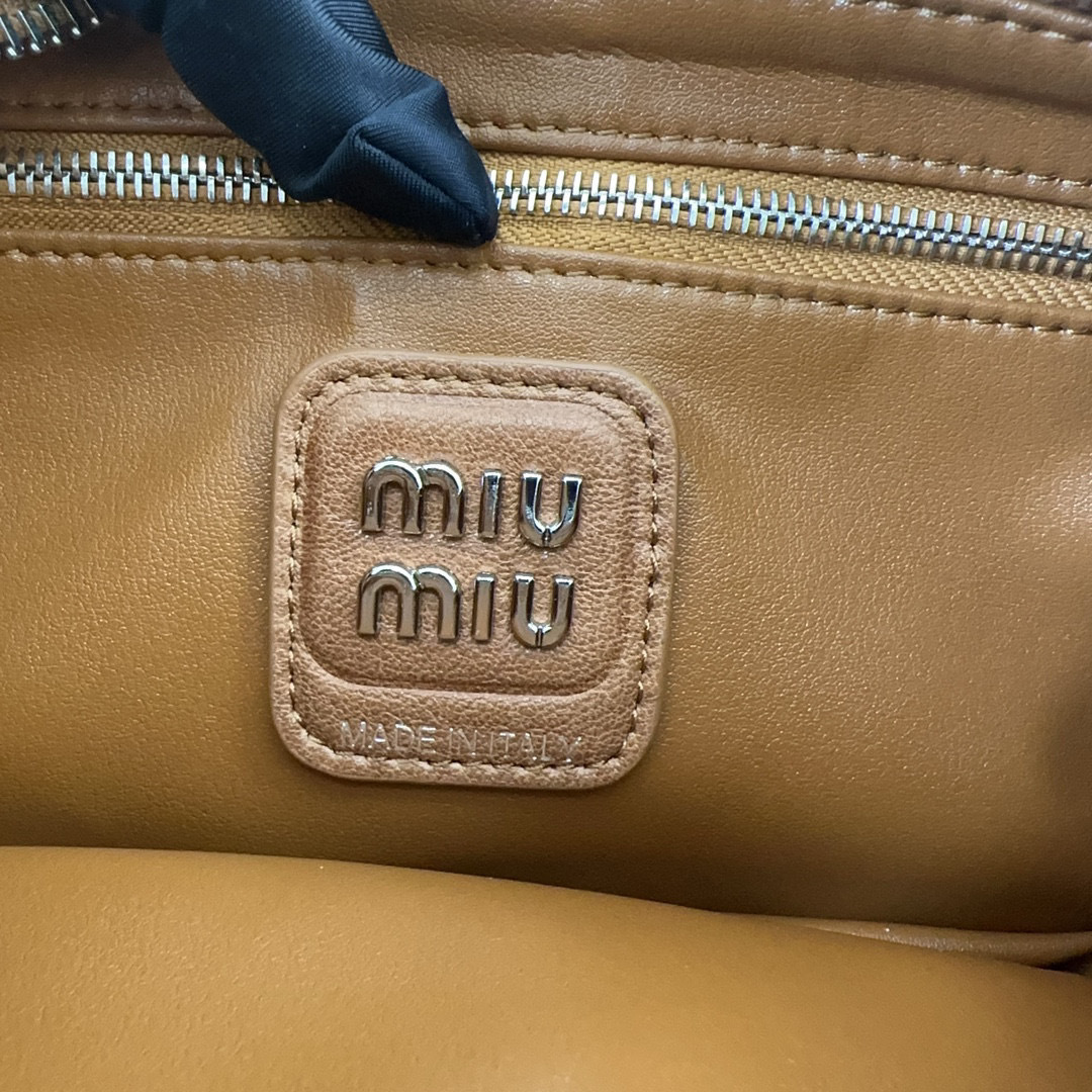 Borsa a mano Miumiu Dimensioni: 21*12*6cm