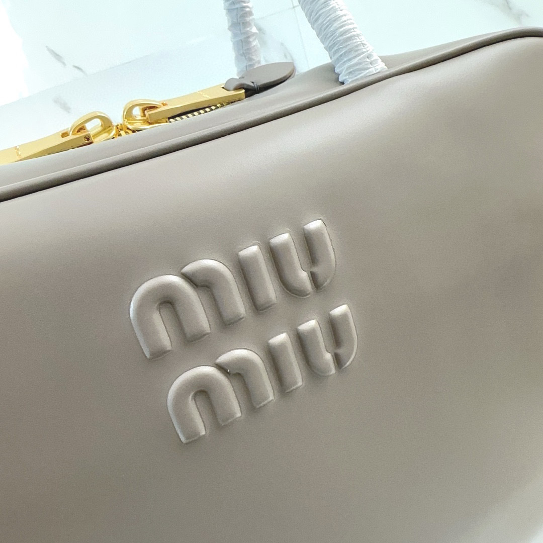 Borsa a cartella Miumiu Dimensioni: 34*23*12cm