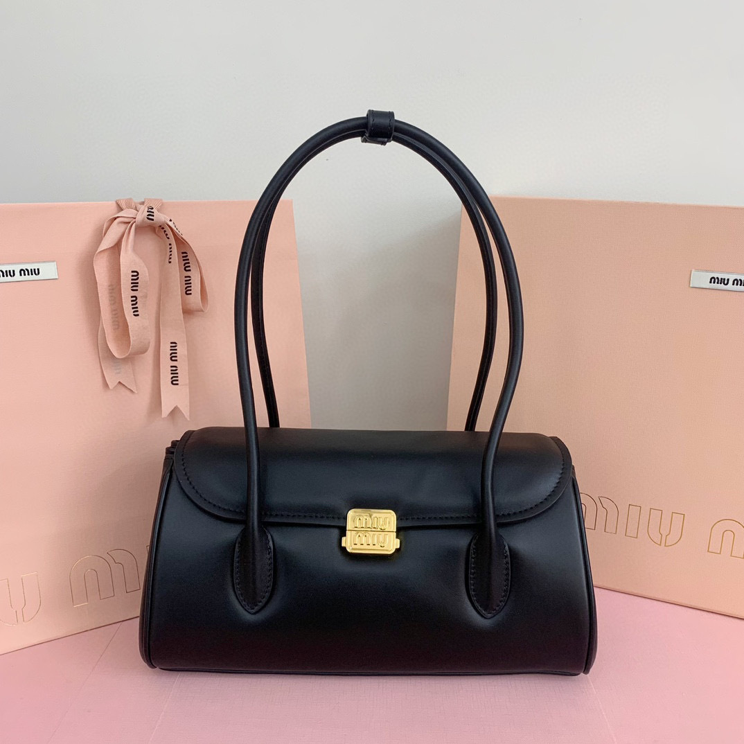 Miumiu 手拿包 尺寸：28*15*11cm