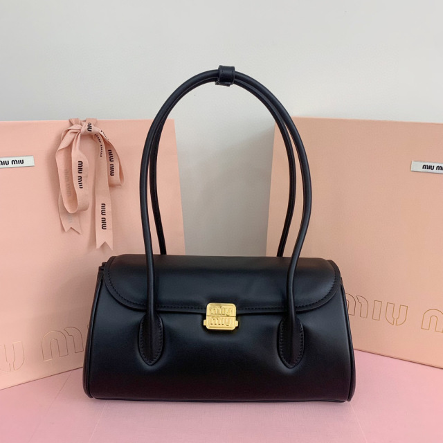 Miumiu 手拿包 尺寸：28*15*11cm