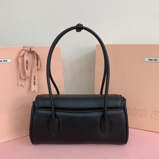 Miumiu 手拿包 尺寸：28*15*11cm