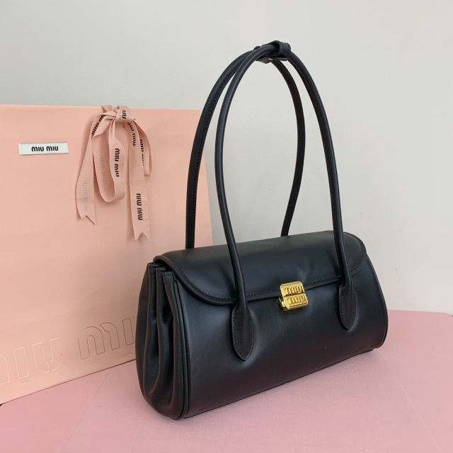 Miumiu 手拿包 尺寸：28*15*11cm