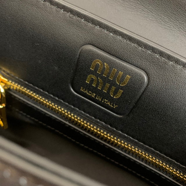 Miumiu 手拿包 尺寸：28*15*11cm
