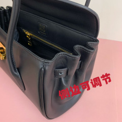 Miumiu 手拿包 尺寸：28*15*11cm