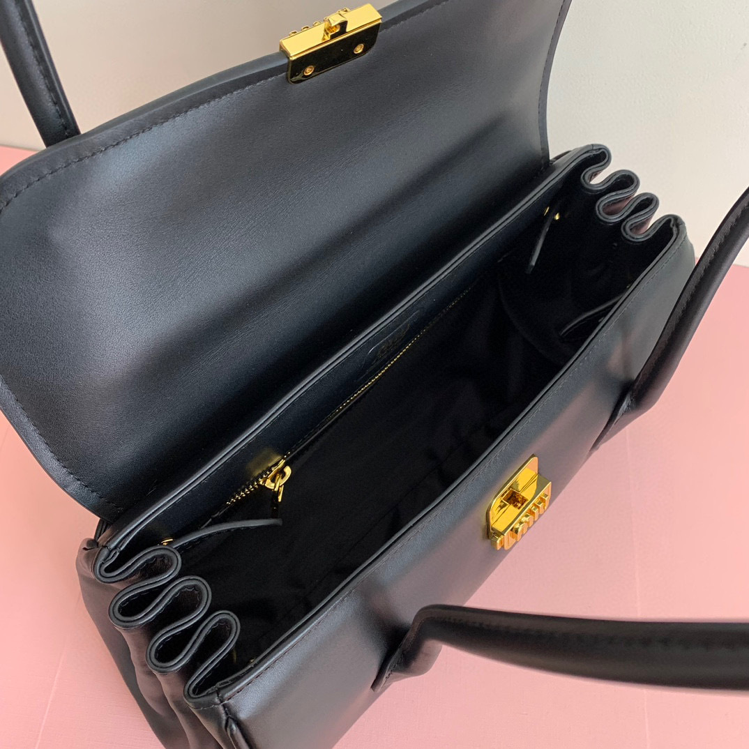 Miumiu 手拿包 尺寸：28*15*11cm
