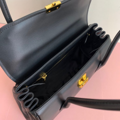 Miumiu 手拿包 尺寸：28*15*11cm