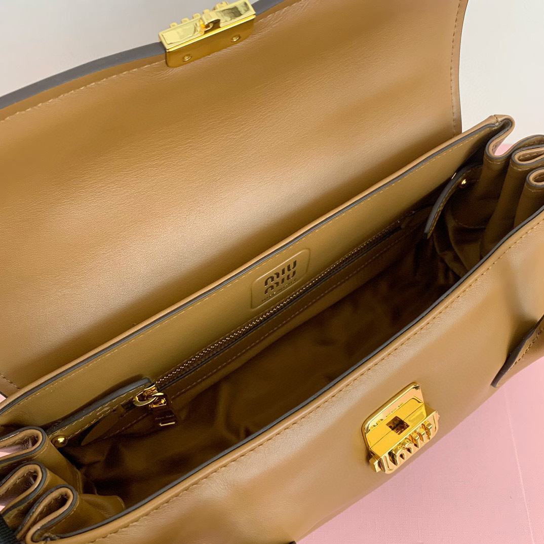 Miumiu Hand bag  Size：28*15*11cm