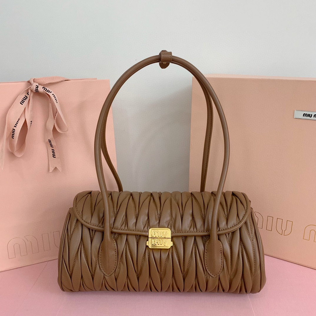 Miumiu Hand bag  Size：28*15*11cm