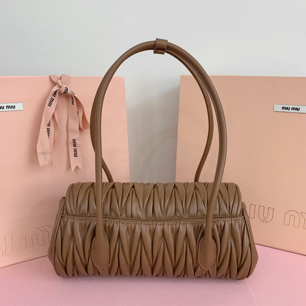 Miumiu Hand bag  Size：28*15*11cm
