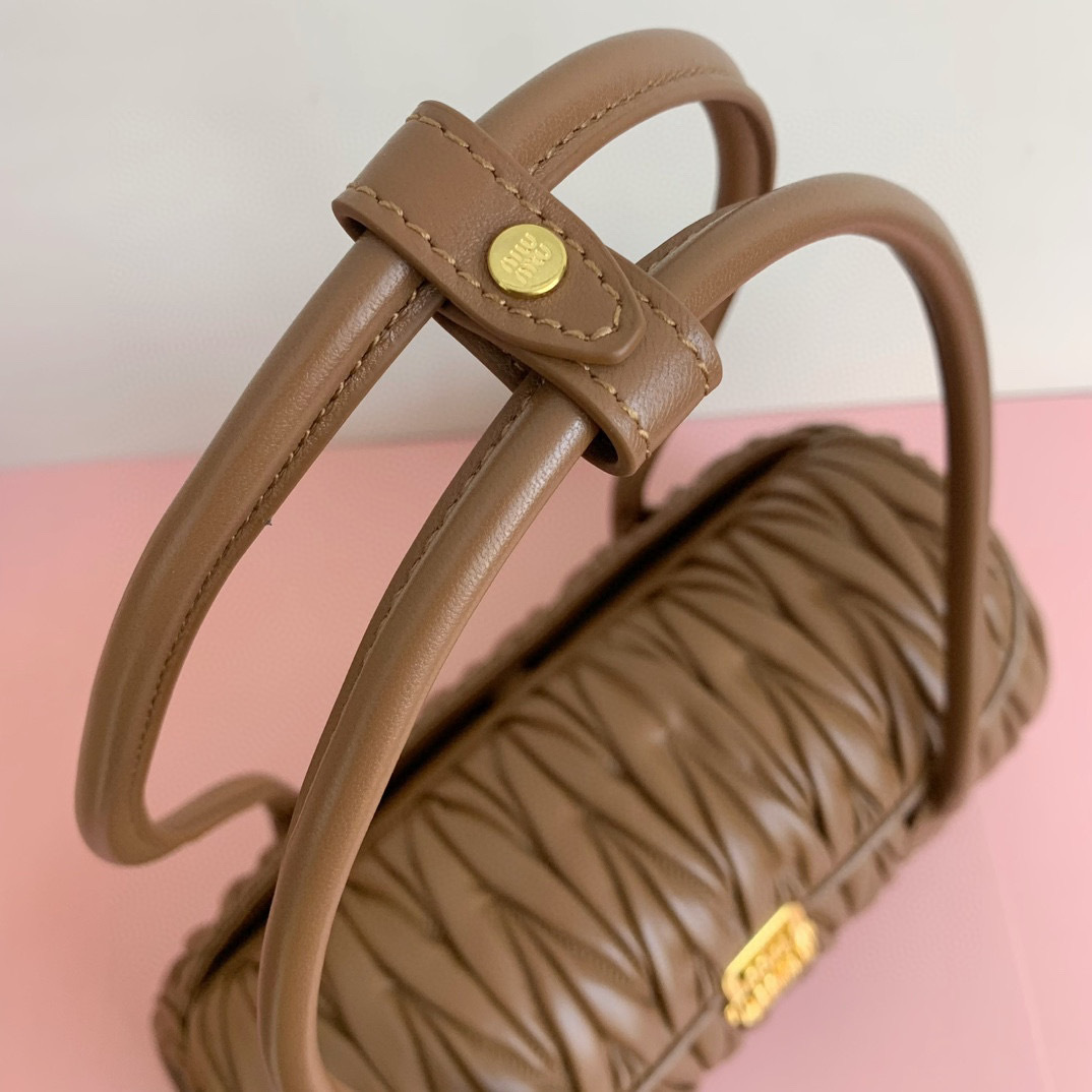 Miumiu Hand bag  Size：28*15*11cm