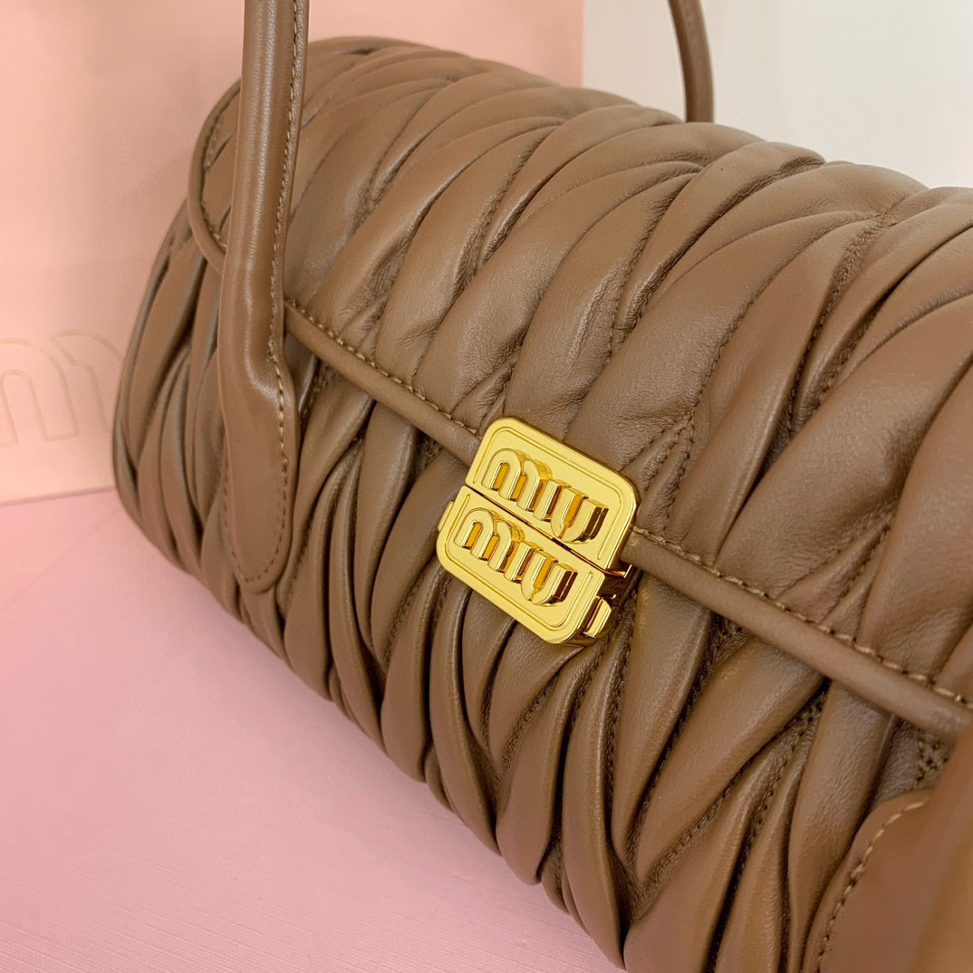 Miumiu Hand bag  Size：28*15*11cm