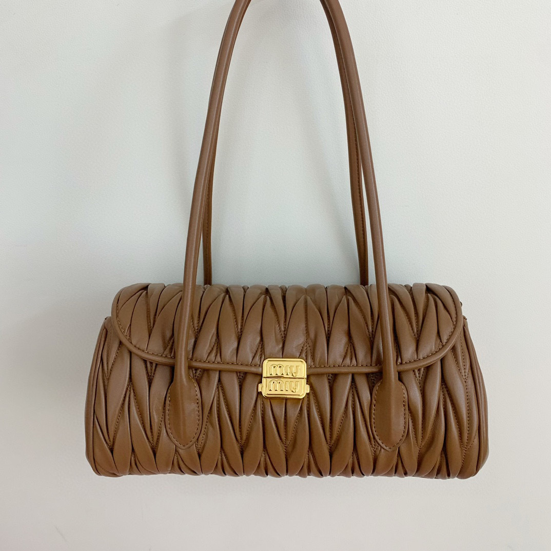 Miumiu Hand bag  Size：28*15*11cm