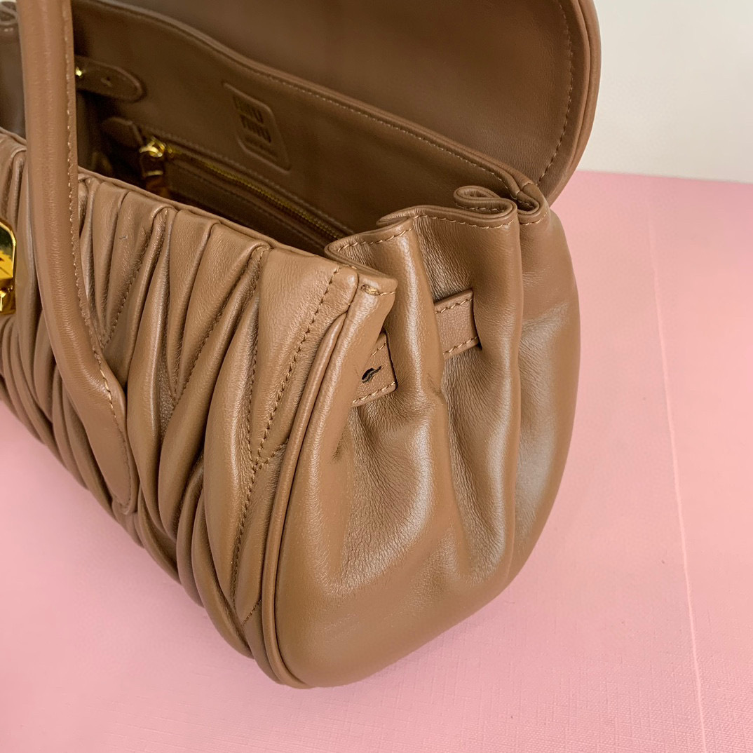Miumiu Hand bag  Size：28*15*11cm