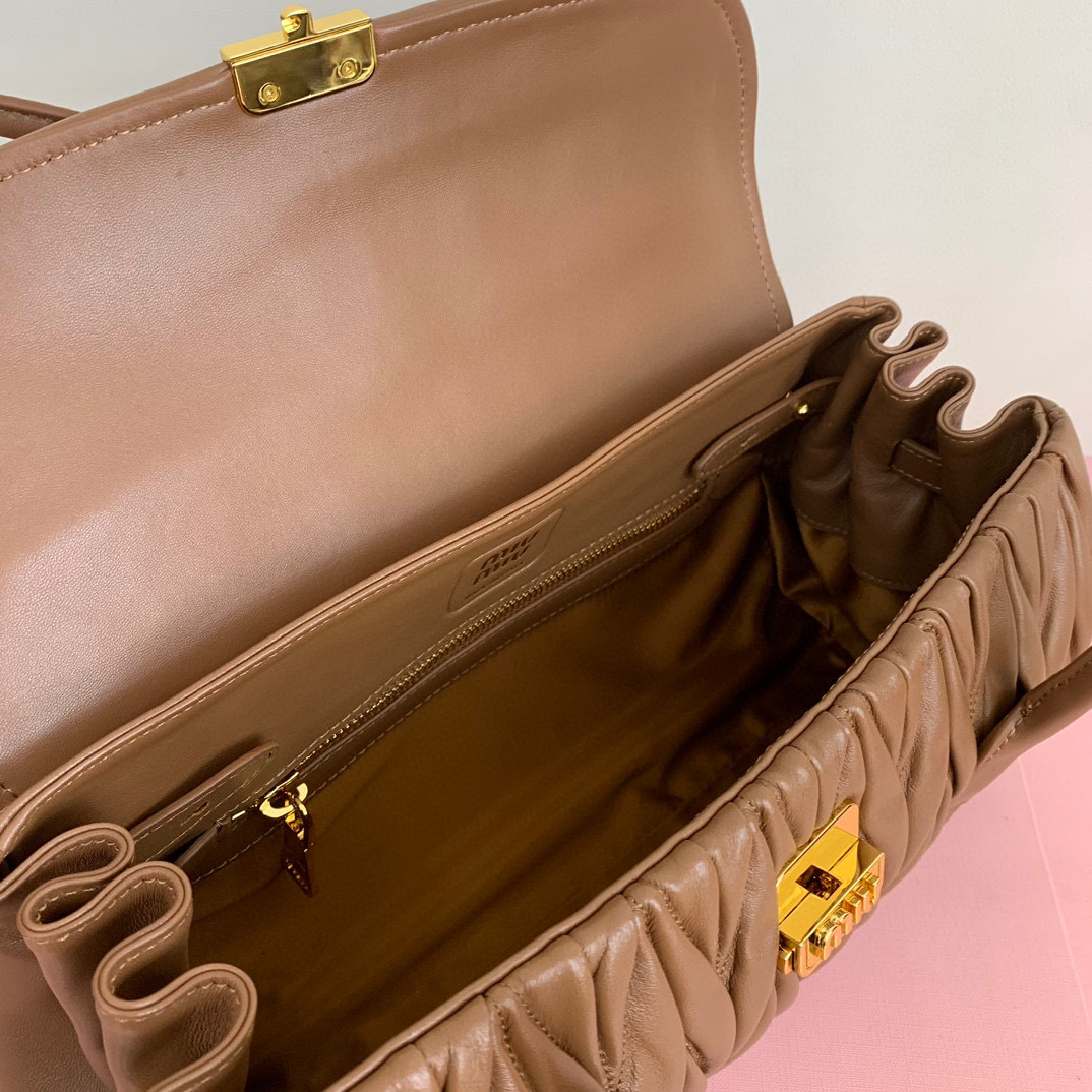 Miumiu Hand bag  Size：28*15*11cm