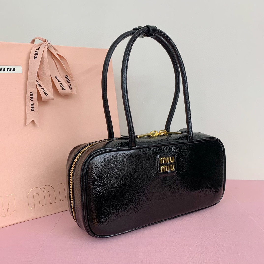 Miumiu 手拿包 尺寸：27*12*9cm