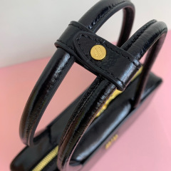 Miumiu 手拿包 尺寸：27*12*9cm