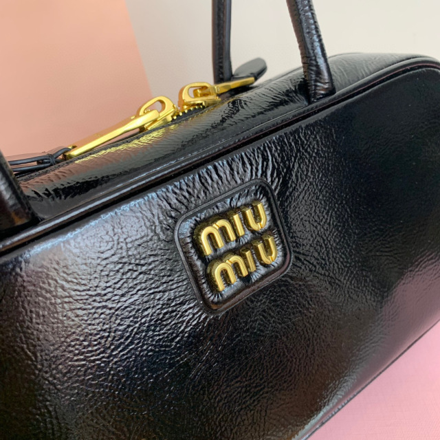 Miumiu 手拿包 尺寸：27*12*9cm