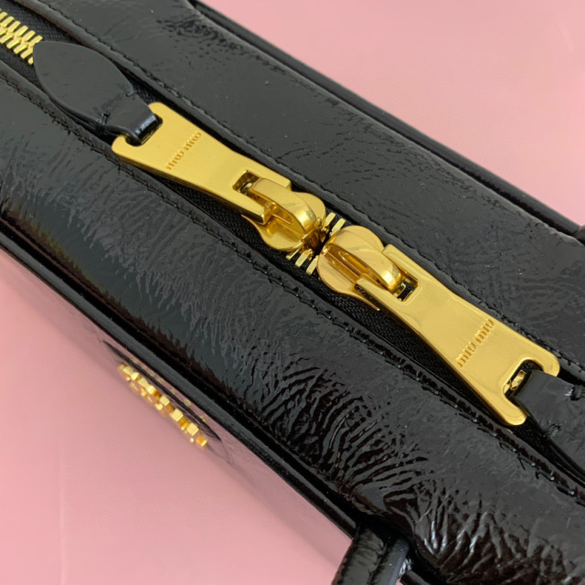 Miumiu 手拿包 尺寸：27*12*9cm