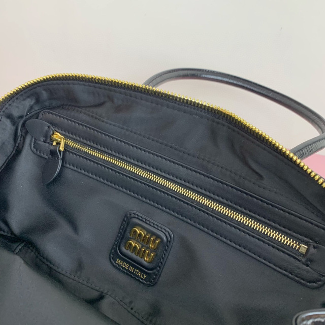 Miumiu 手拿包 尺寸：27*12*9cm