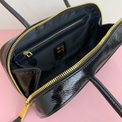 Miumiu 手拿包 尺寸：27*12*9cm