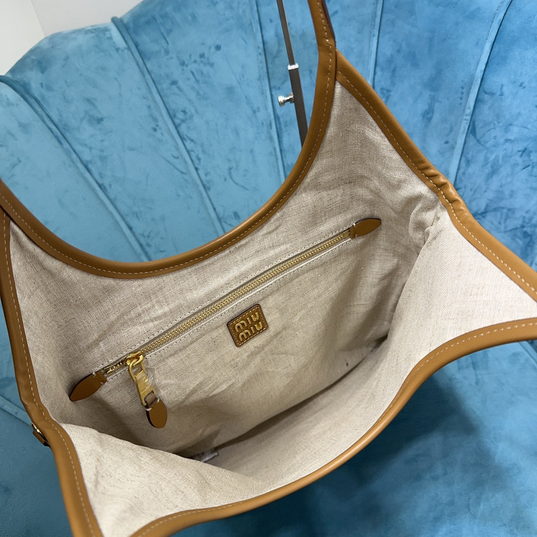Miumiu  Underarm bag Size：36*43*5cm