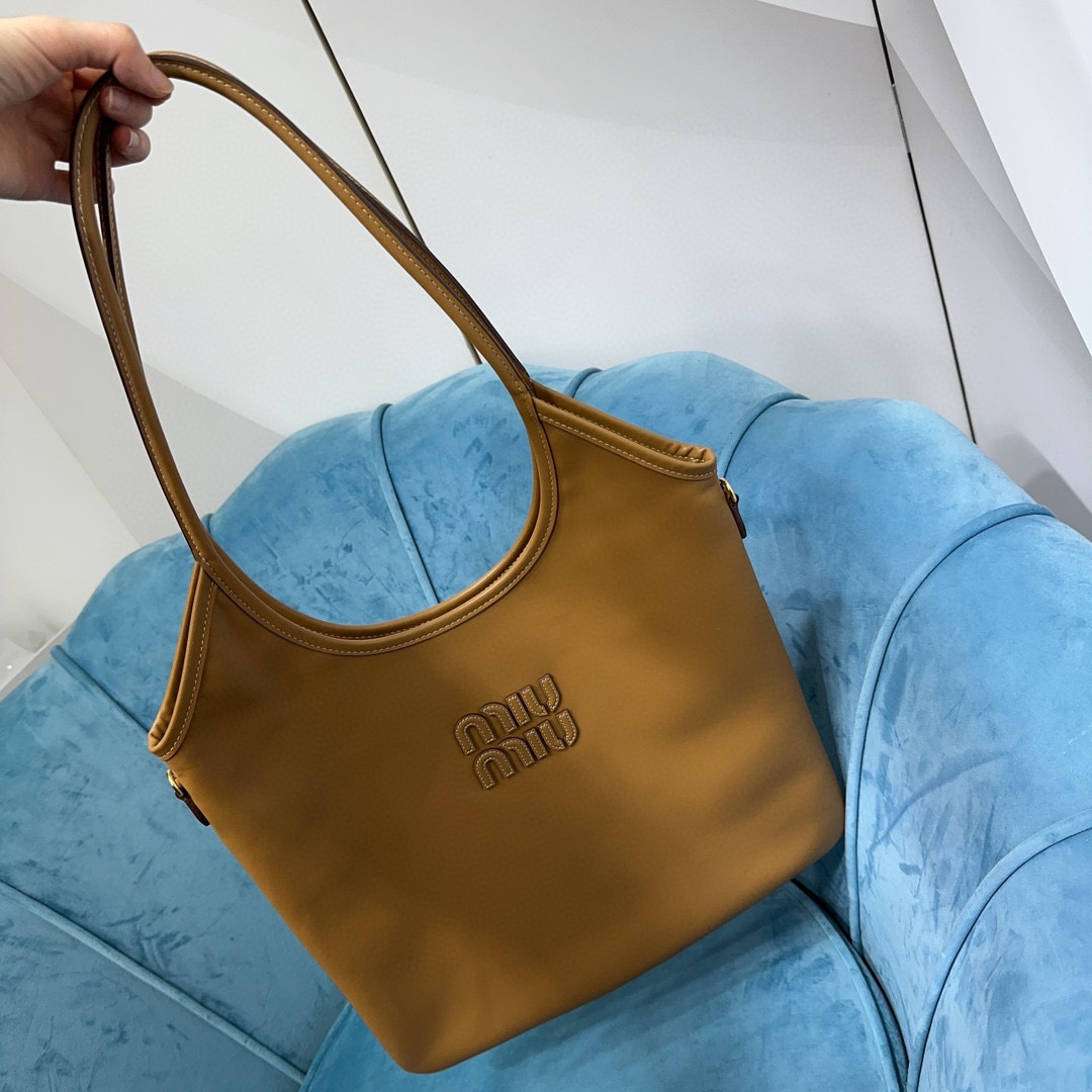 Miumiu  Underarm bag Size：36*43*5cm