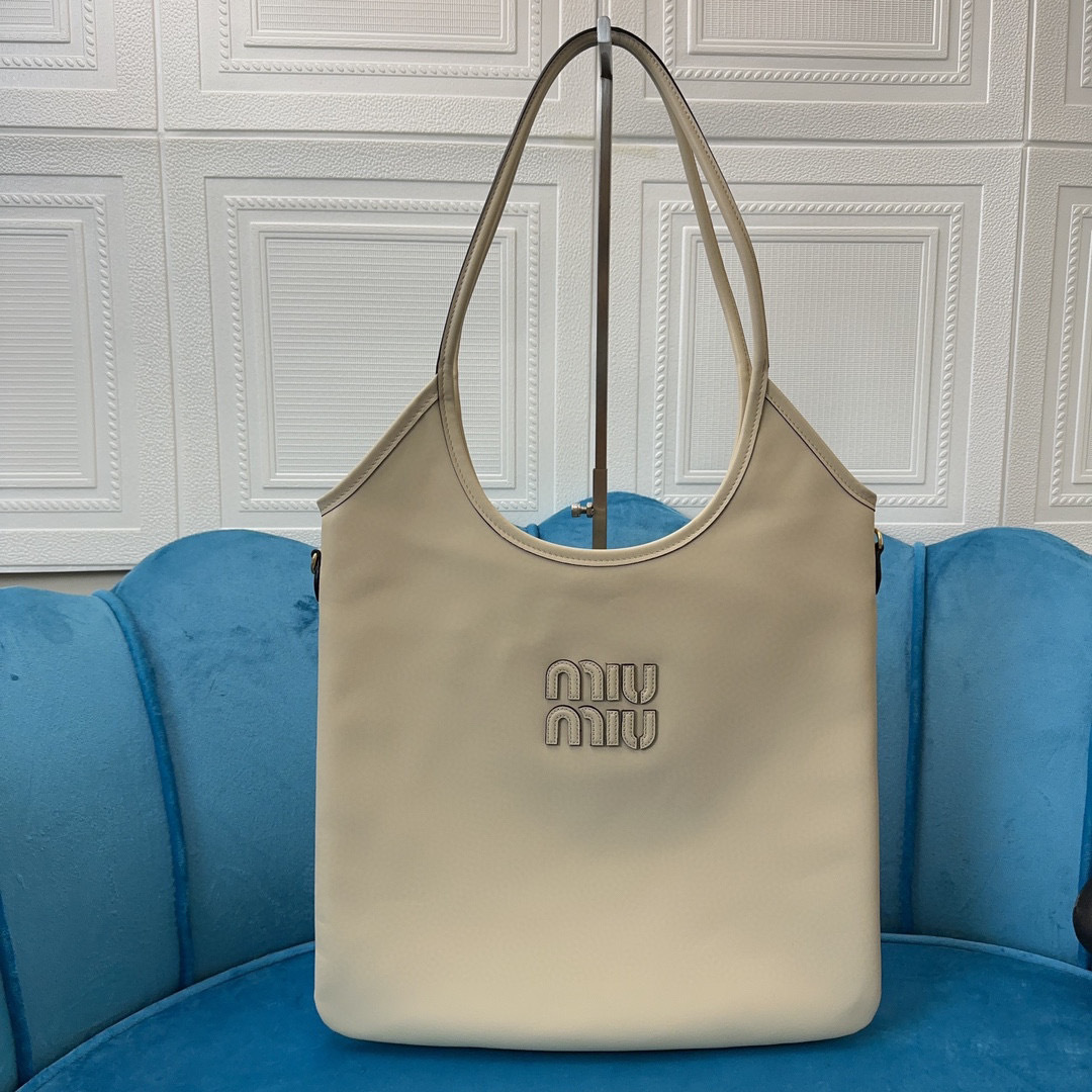 Borsa da ascella Miumiu Dimensioni: 36*43*5cm