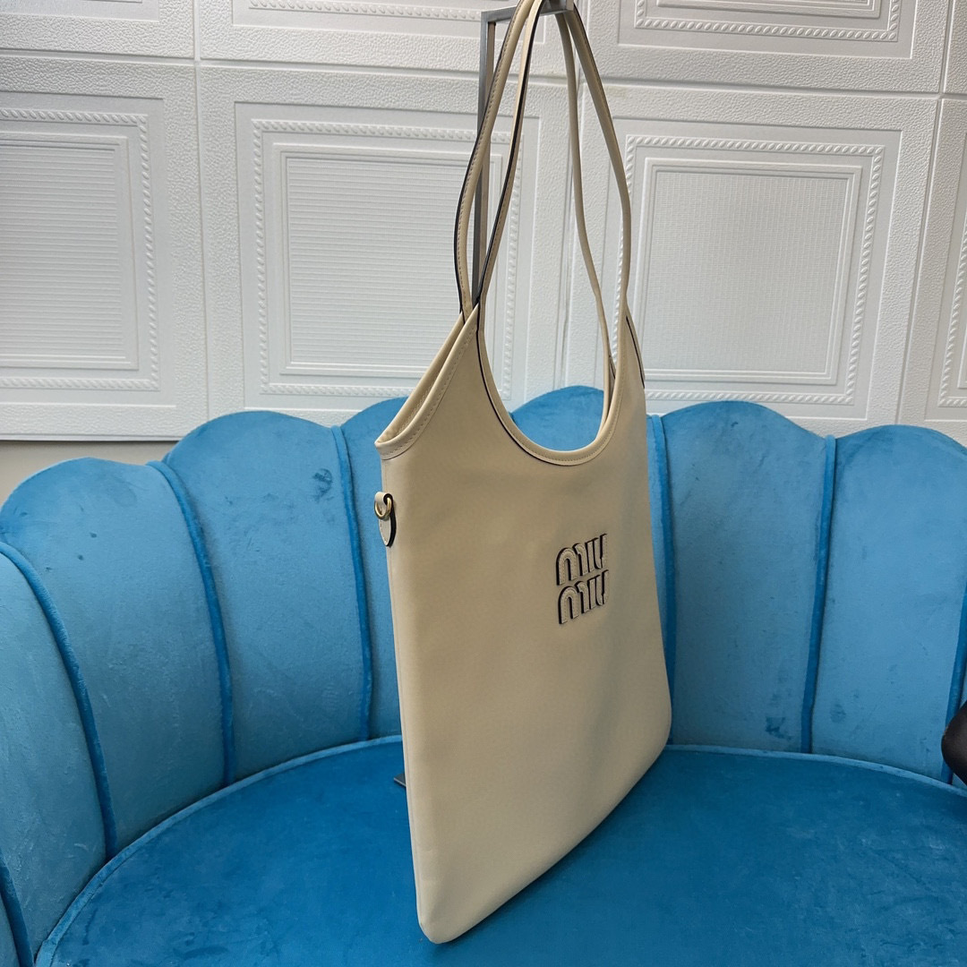 Borsa da ascella Miumiu Dimensioni: 36*43*5cm