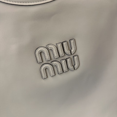 Borsa da ascella Miumiu Dimensioni: 36*43*5cm