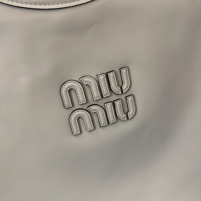 Borsa da ascella Miumiu Dimensioni: 36*43*5cm