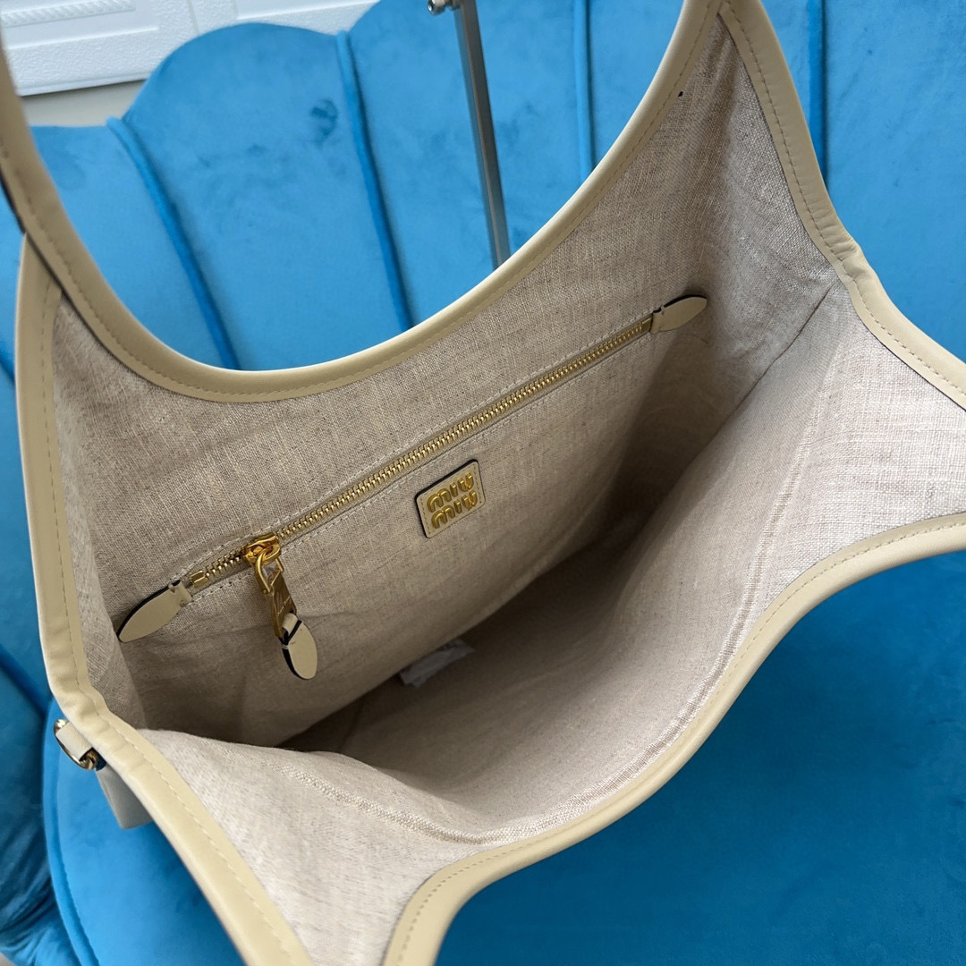 Borsa da ascella Miumiu Dimensioni: 36*43*5cm