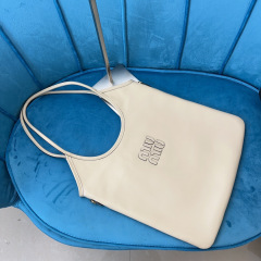 Borsa da ascella Miumiu Dimensioni: 36*43*5cm