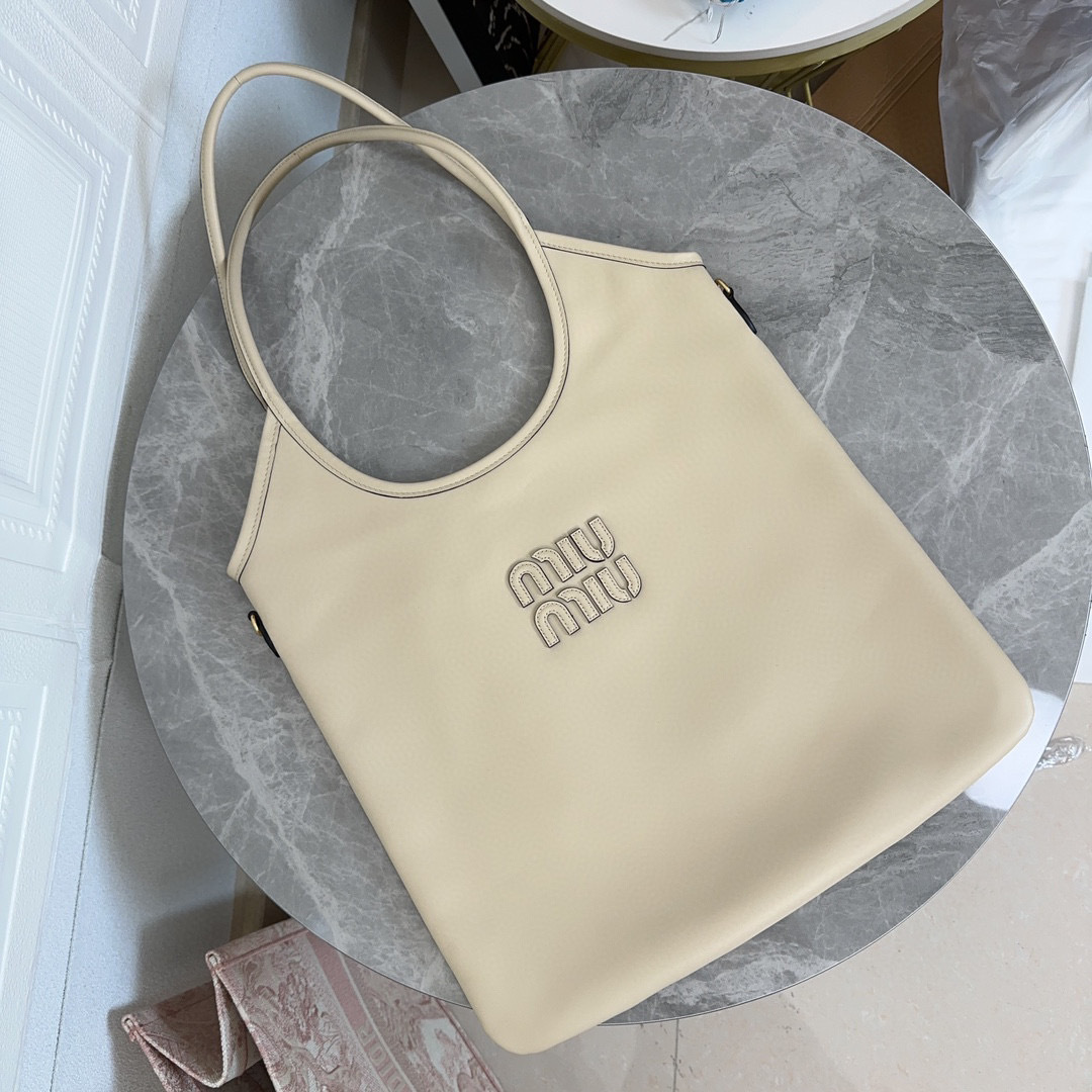Borsa da ascella Miumiu Dimensioni: 36*43*5cm