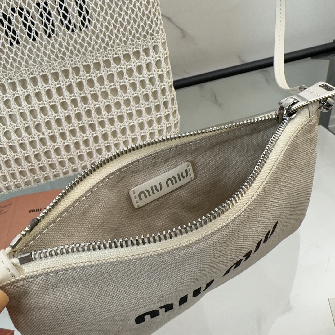 Miumiu  Underarm bag Size：36*40*5cm