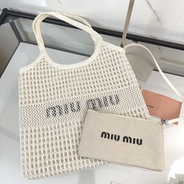 Miumiu  Underarm bag Size：36*40*5cm