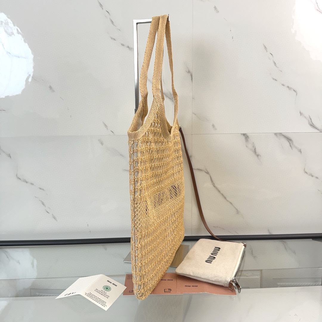 Borsa da ascella Miumiu Dimensioni: 36*40*5cm