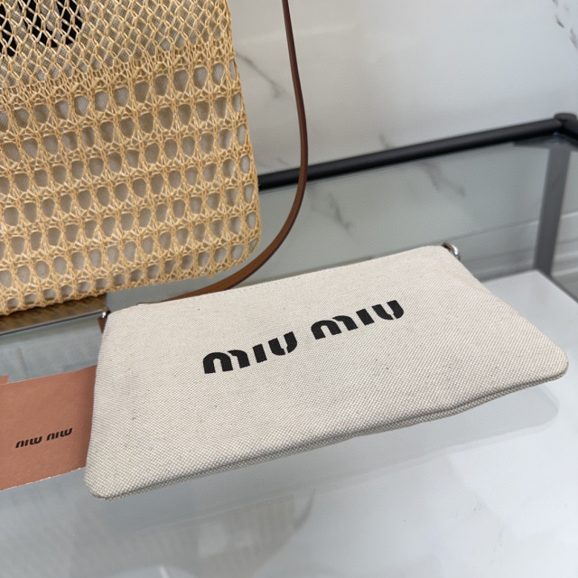 Borsa da ascella Miumiu Dimensioni: 36*40*5cm